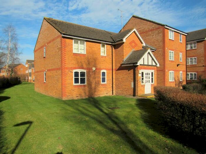 2 Bedroom Flat To Rent In Philips Close, Carshalton, Surrey, SM5
