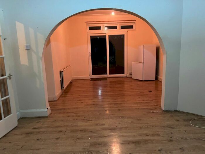 4 Bedroom Terraced House To Rent In Aldborough Road South, Ilford IG3