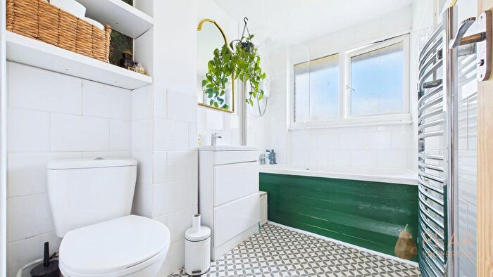 3 Bedroom End Of Terrace House For Sale In Gravelly Crescent, Lancing, BN15