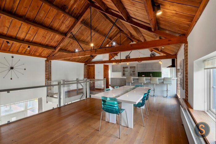 4 Bedroom Barn Conversion For Sale In Bedford Road, Houghton Regis, Dunstable, LU5