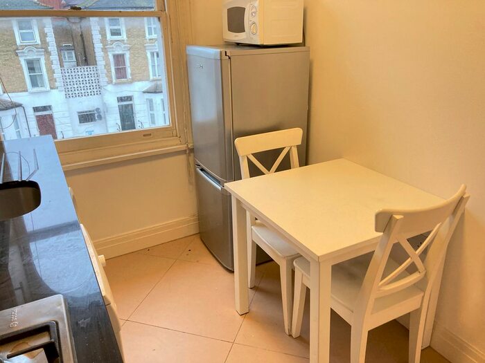 Studio To Rent In Very Near Windsor Road Area, Ealing Broadway W5