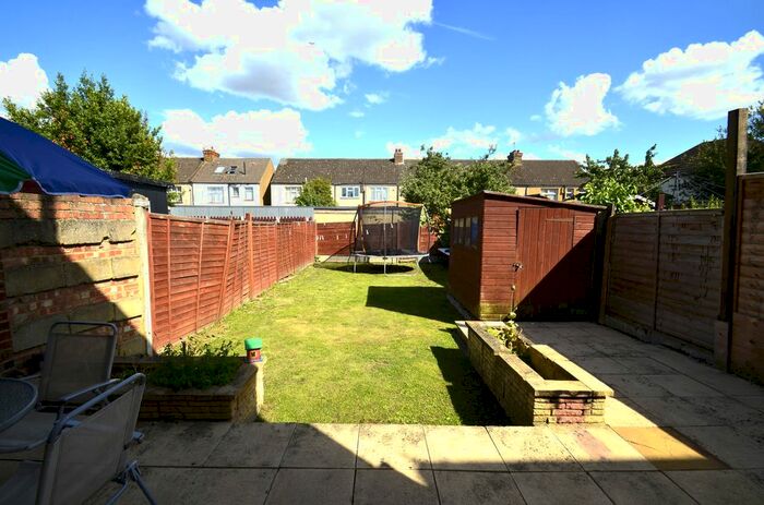 3 Bedroom End Of Terrace House To Rent In Tudor Road, Hayes, UB3