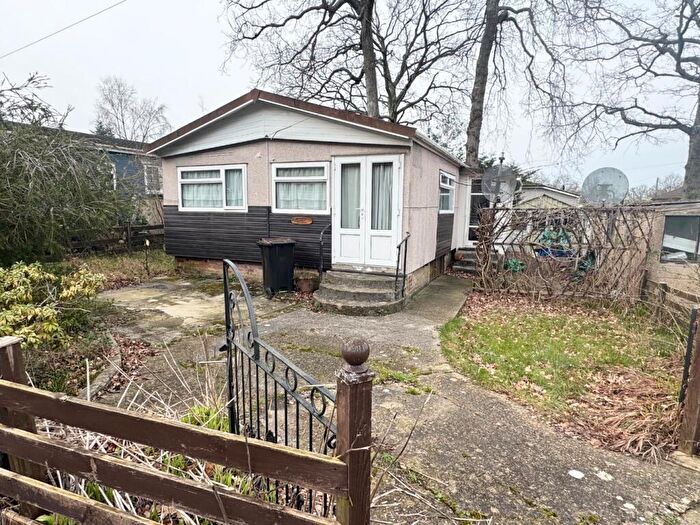 2 Bedroom Mobile Home For Sale In Drapers Copse, Dibden, Southampton, Hampshire, SO45
