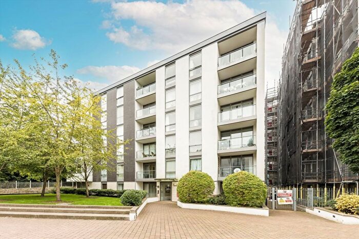 2 Bedroom Flat For Sale In Clayponds Lane, Brentford, TW8
