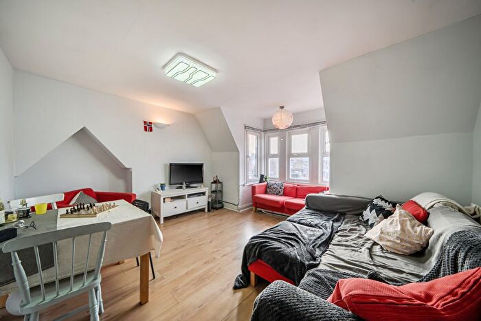3 Bedroom Flat For Sale In Camberwell Road, London, SE5
