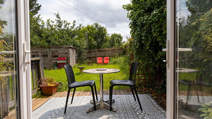 2 Bedroom Flat To Rent In Moorland View, Saltash, PL12