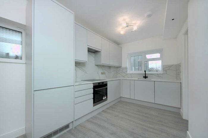 2 Bedroom Flat To Rent In Perryn Road, W3