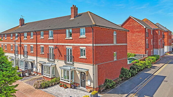 5 Bedroom End Of Terrace House For Sale In School Avenue, Dunton Fields, SS15