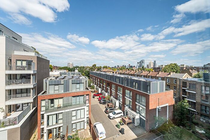 2 Bedroom Flat To Rent In Clapham Road, London, SW9