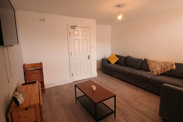 6 Bedroom Maisonette To Rent In Helmsley Road, Sandyford, NE2