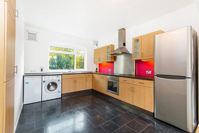 3 Bedroom Maisonette For Sale In Norwood Park Road, West Norwood, SE27