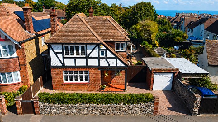 4 Bedroom Detached House For Sale In Pierremont Avenue, Broadstairs, CT10
