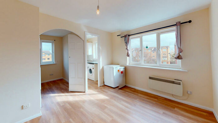 1 Bedroom Flat To Rent In Linnet Close, N9