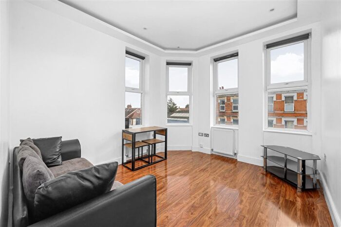 1 Bedroom Flat To Rent In Park Parade, London, NW10