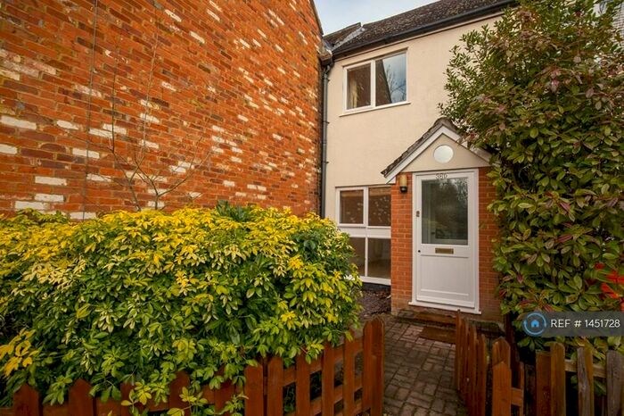 2 Bedroom Terraced House To Rent In London Road, Bagshot, GU19