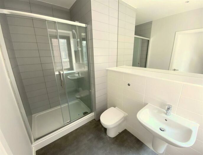 Apartment To Rent In Sky Gardens, Crosby Road North, Waterloo, Liverpool, L22