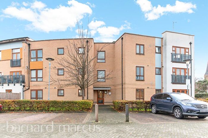 2 Bedroom Flat For Sale In Goodman Crescent, Croydon, CR0