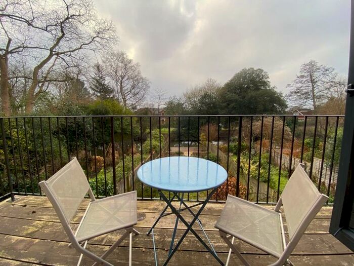 4 Bedroom Terraced House To Rent In Woking, GU22