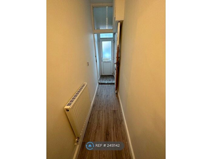 3 Bedroom End Of Terrace House To Rent In Elsenham Road, Grimsby, DN31