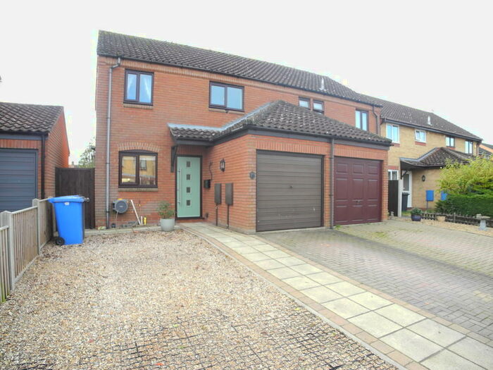 3 Bedroom Semi-Detached House To Rent In Pilgrims Way Bungay, NR35