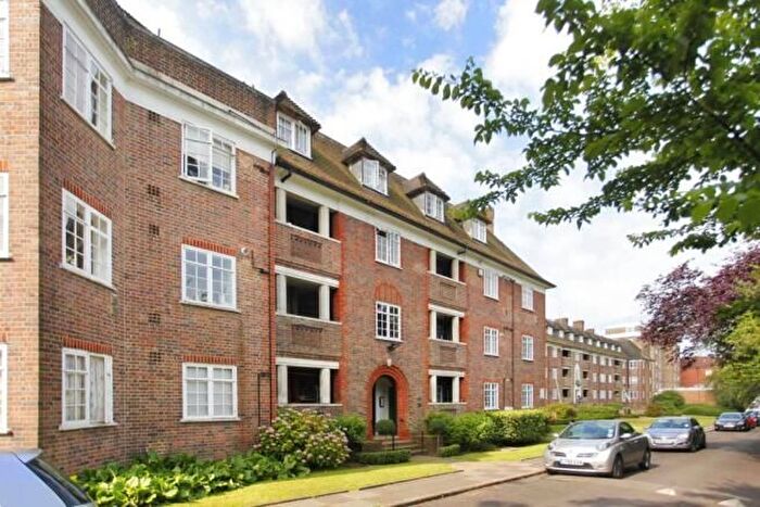4 Bedroom Flat To Rent In Lyttelton Court, Lyttelton Road, London, N2