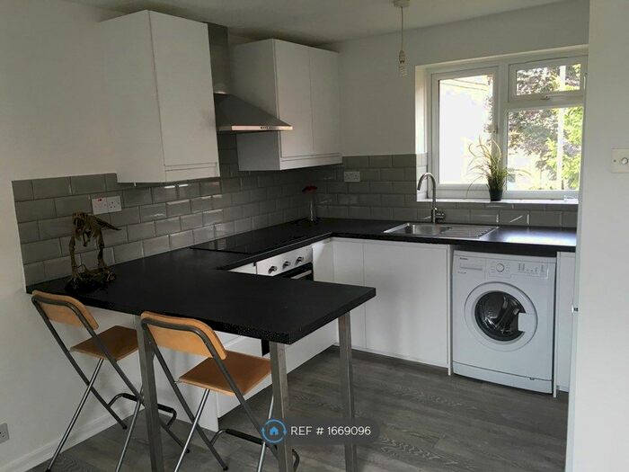 1 Bedroom Flat To Rent In Springwood Crescent, Edgware, HA8