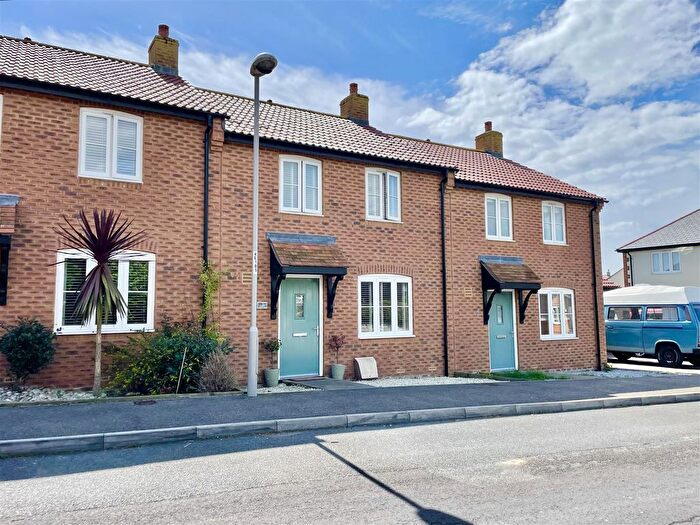 3 Bedroom Terraced House For Sale In Buckley Gardens, Chickerell, Weymouth, DT3