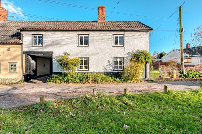 4 Bedroom Semi-detached House For Sale In The Green, Palgrave, IP22