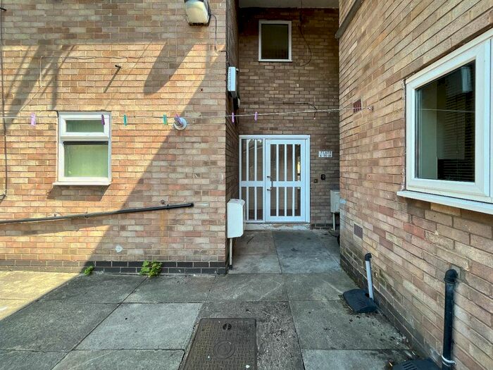 1 Bedroom Flat To Rent In Hanover Gardens, Dewsbury, WF13