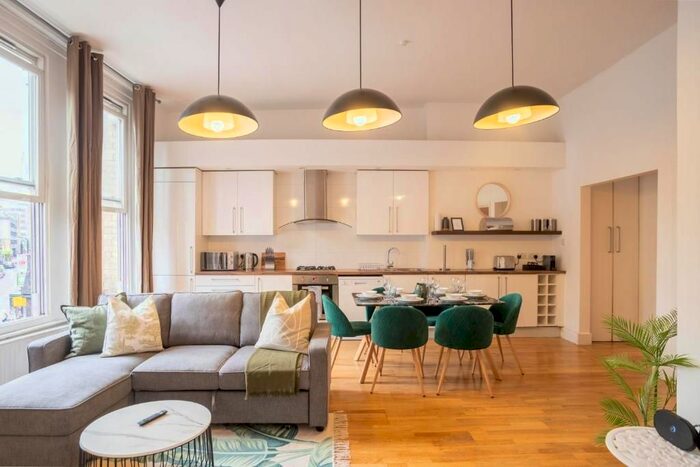 3 Bedroom Flat To Rent In Great Eastern Street, London, EC2A