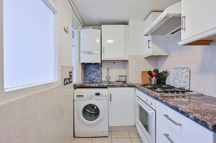 1 Bedroom Flat To Rent In Queen Alexandra Mansions, Bloomsbury, London, WC1H