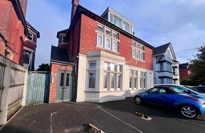 1 Bedroom Flat To Rent In Crabton Close Road, BH5