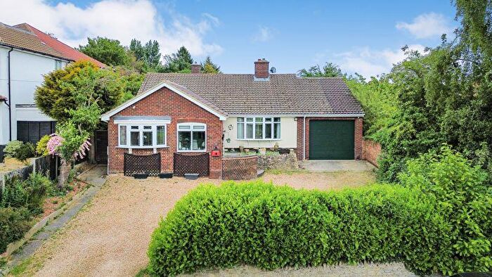 3 Bedroom Detached Bungalow For Sale In Northampton Road, Bromham, MK43