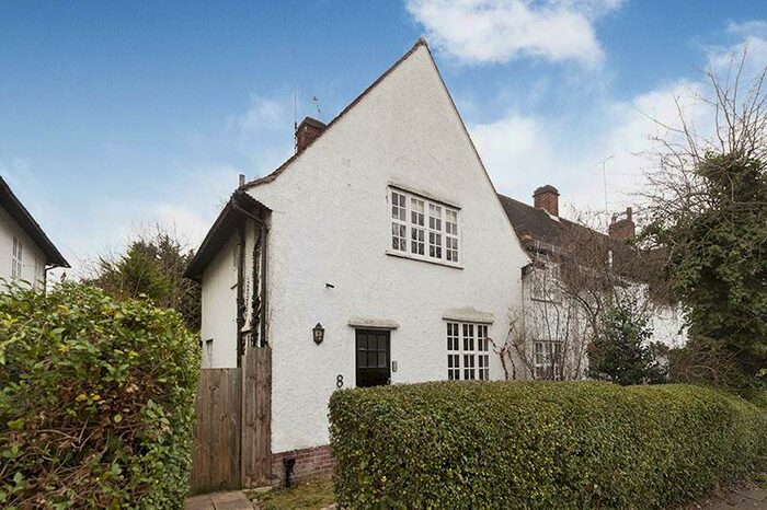 3 Bedroom Cottage To Rent In Asmuns Hill, Hampstead Garden Suburb, NW11