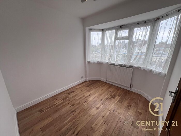 5 Bedroom End Of Terrace House To Rent In Ascot Gardens, UB1