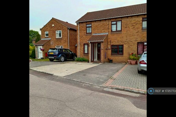 4 Bedroom Semi-Detached House To Rent In Chilcombe Way, Lower Earley, Reading, RG6