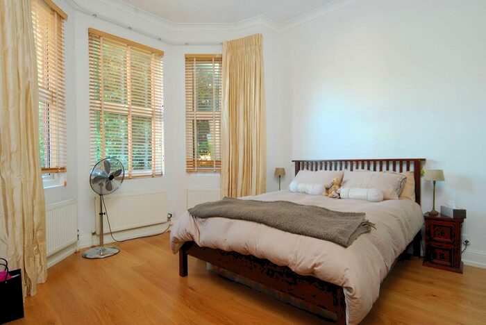 2 Bedroom Flat To Rent In Courtfield Gardens, West Ealing, London, W13