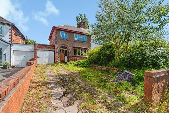 3 Bedroom Semi-Detached House For Sale In Oxbarn Avenue, Wolverhampton, West Midlands, WV3