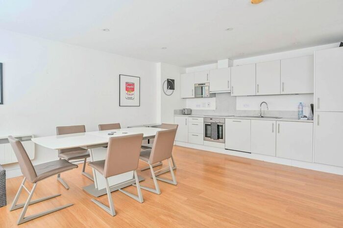 2 Bedroom Flat To Rent In Bell Yard Mews, London Bridge, London, SE1