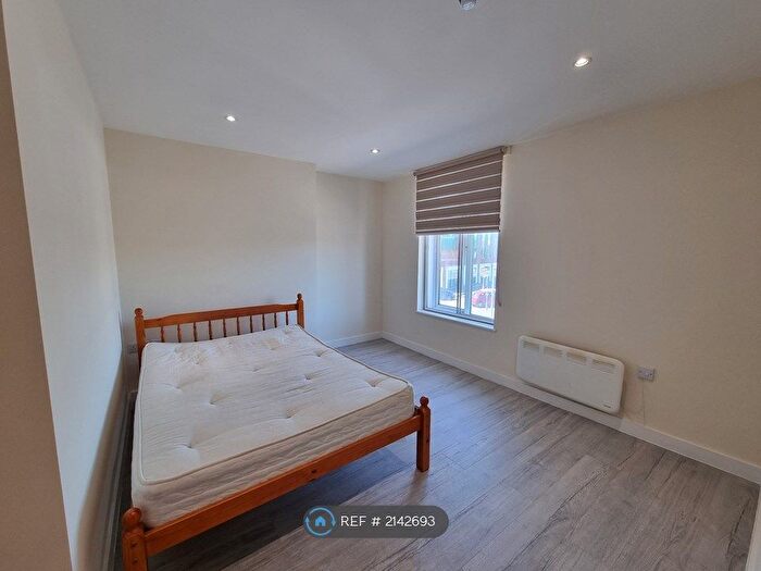 Studio To Rent In Watford Way, London, NW7