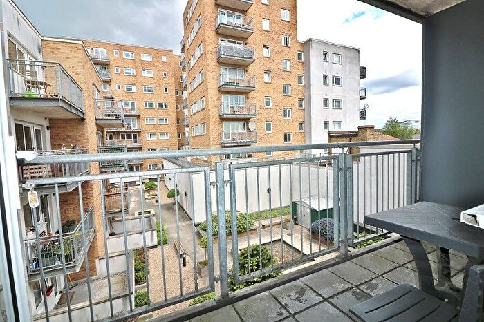 1 Bedroom Flat To Rent In Rosemoor House, - Broadway, London, W13