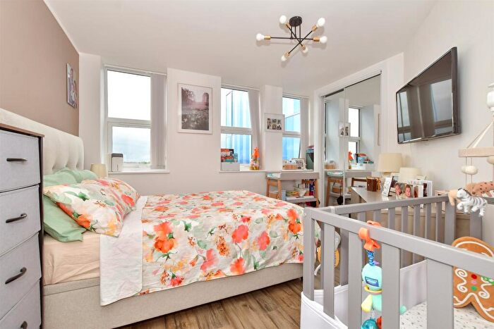 1 Bedroom Apartment For Sale In Mercury Gardens, Romford, Essex, RM1