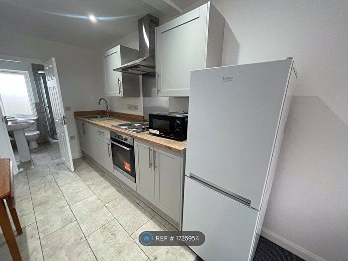 1 Bedroom Flat To Rent In Cricket Road, Oxford, OX4