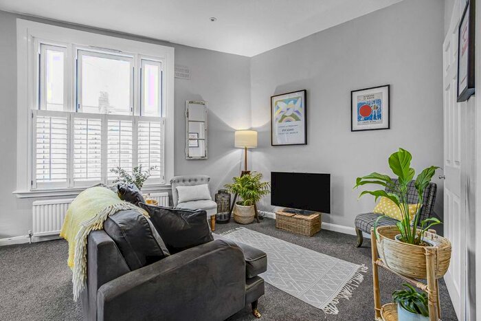 1 Bedroom Flat To Rent In Boundaries Road, London, SW12