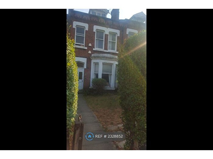 3 Bedroom Maisonette To Rent In Clarendon Road, Leeds, LS2