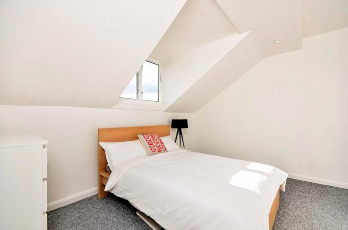 2 Bedroom Flat For Sale In Eldon Park, South Norwood, London, SE25