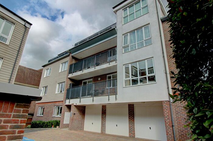 2 Bedroom Apartment For Sale In Denne Parade, Horsham, RH12