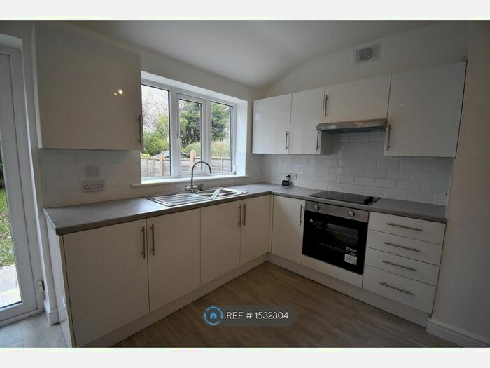 3 Bedroom Semi-Detached House To Rent In Penrhyn Road, Stockport, SK3