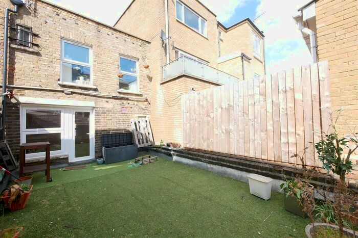 1 Bedroom Flat To Rent In Bethnal Green Road, Shoreditch, E2