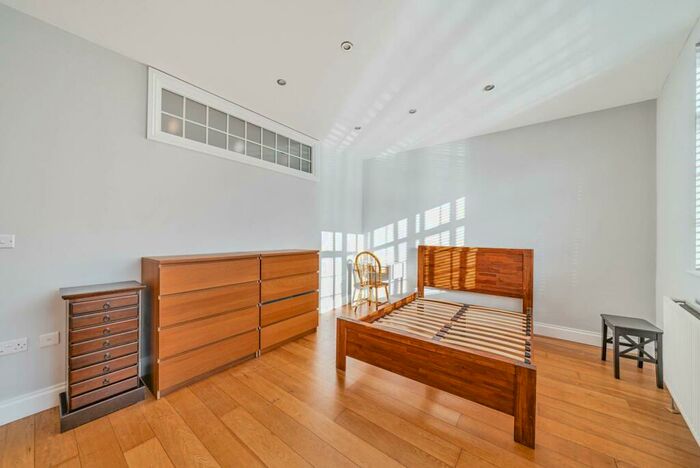 4 Bedroom Flat To Rent In Camden Road, Holloway, London, N7